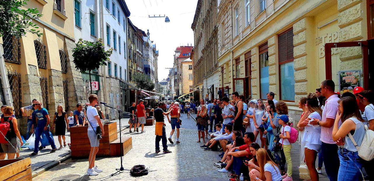 Style apartments in old Lviv Extérieur photo