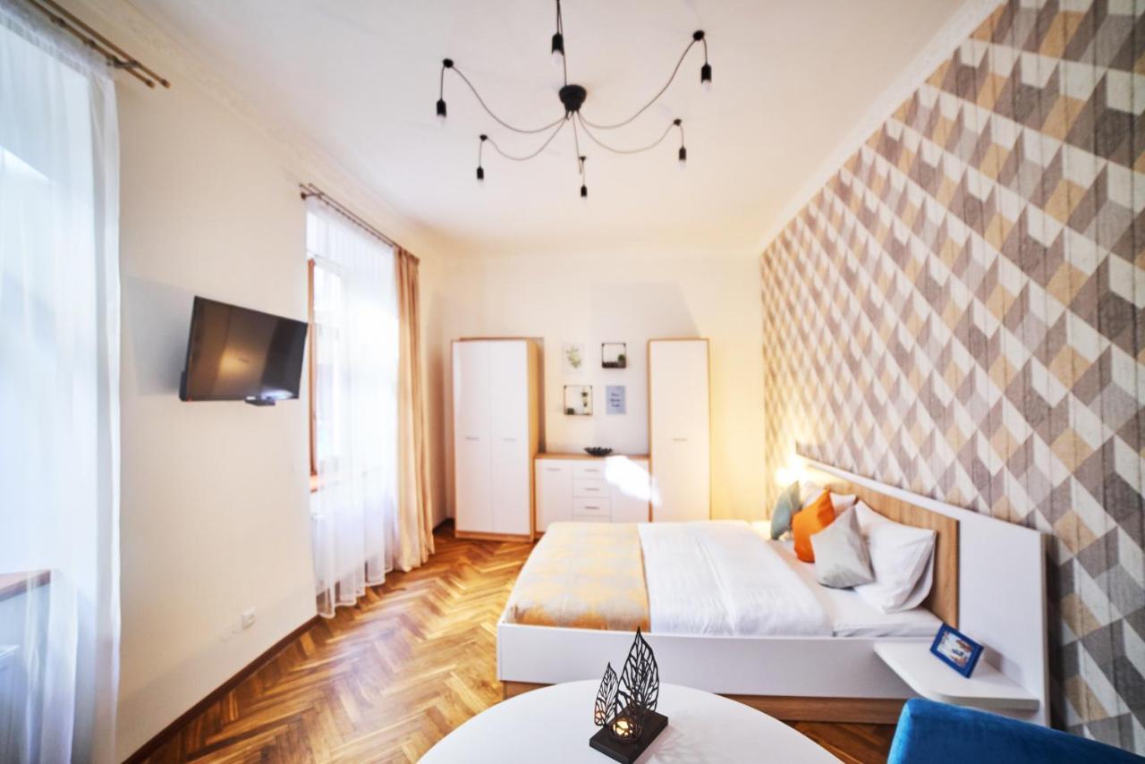 Style apartments in old Lviv Extérieur photo